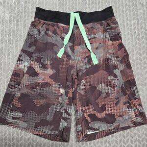 Lululemon T.H.E. Linerless Shorts Mens Medium Camo Athleisure Outdoor Gym